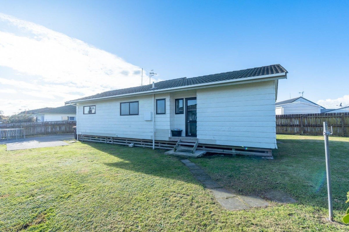 56 Geraldine Crescent, Cloverlea, Palmerston North - Carousel 17