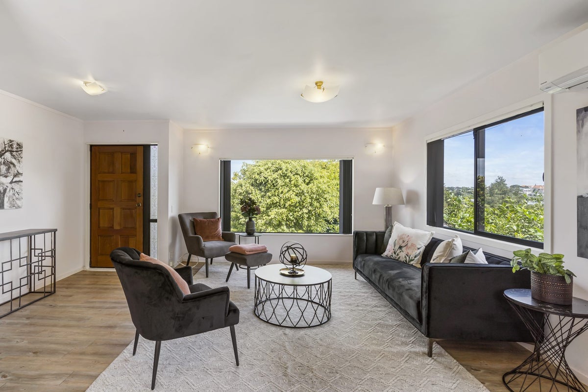 1/5 Howard Road, Northcote, Auckland - Carousel 2