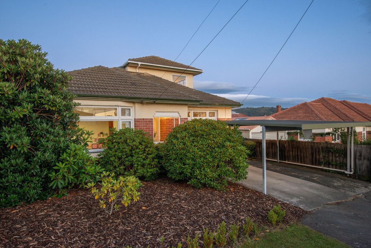 9 Lothian Street, Maori Hill, Dunedin - Carousel 1