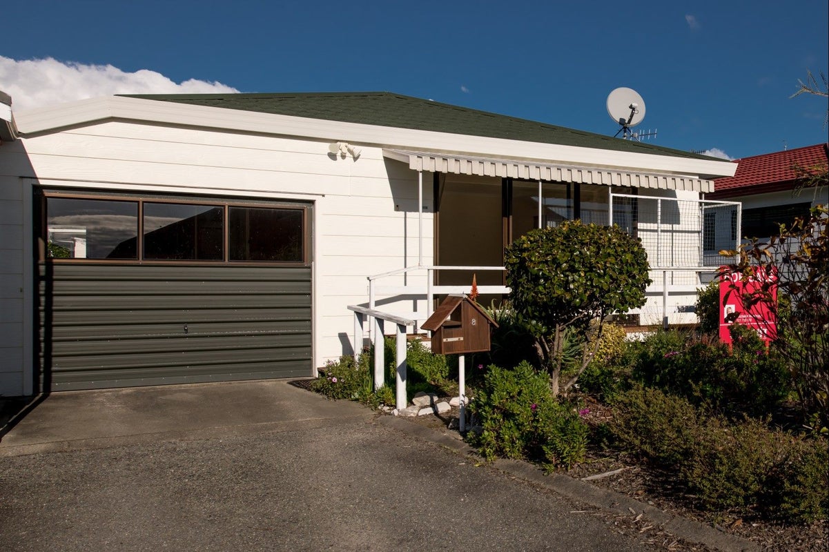 8 Dellwood Green, Richmond, Richmond - Carousel 1