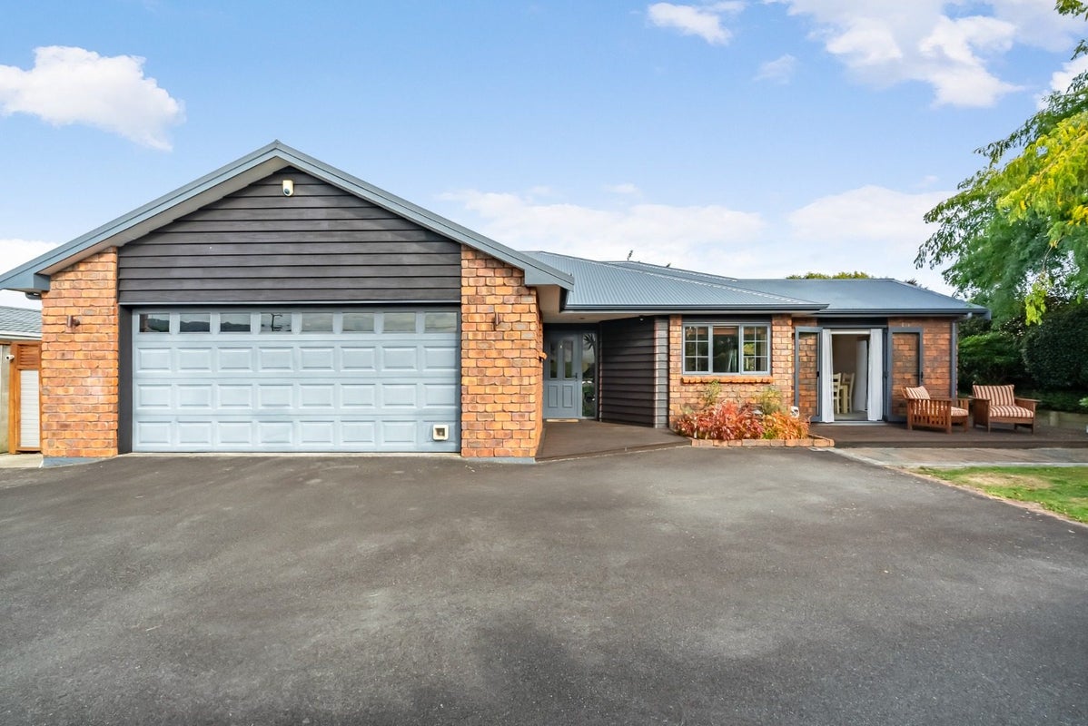 39 Ebdentown Street, Ebdentown, Upper Hutt - Carousel 1