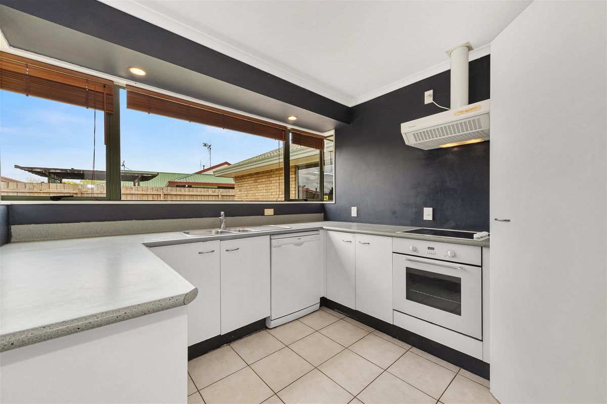 13 Admiral Crescent, Flagstaff, Hamilton - Carousel 2