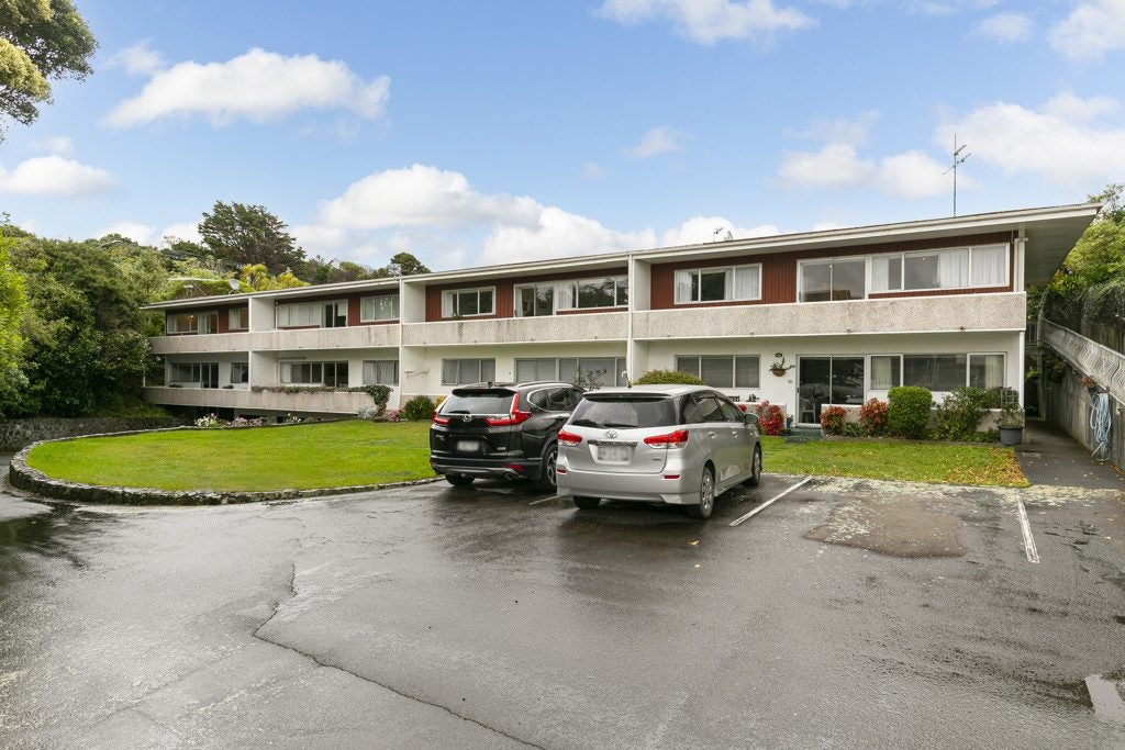 1/90 Karori Rd, Karori, Wellington - Carousel 1