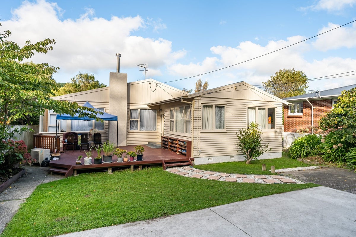 298 Main Road, Tawa, Wellington - Carousel 15