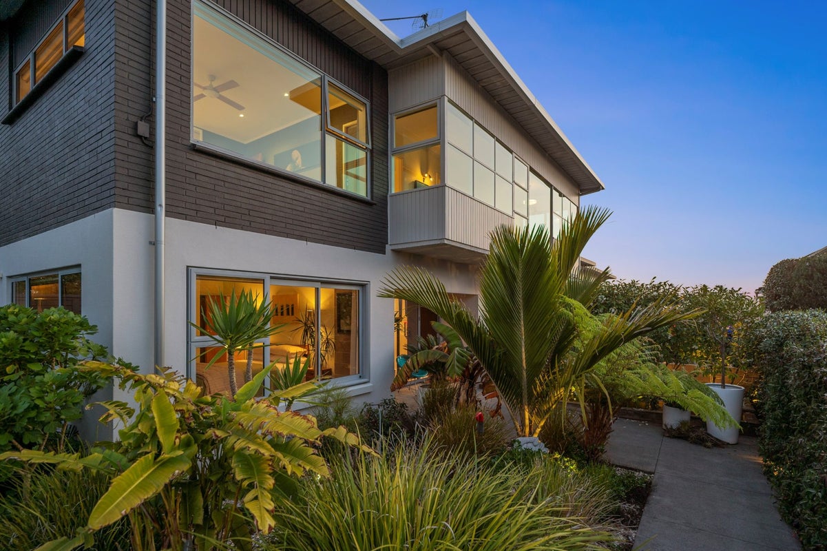 1/9 Second Avenue, Stanley Point, Auckland - Carousel 1