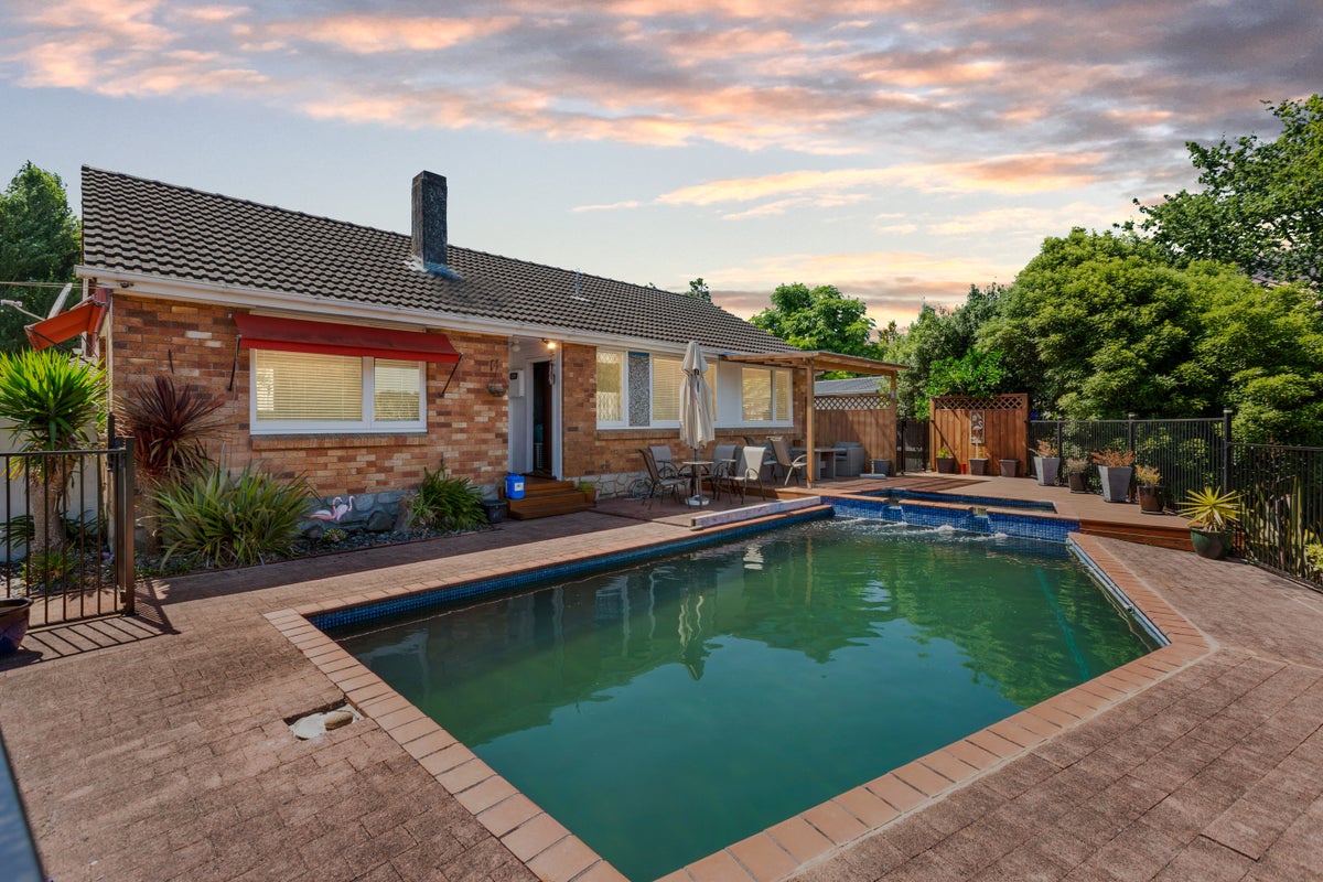 19 College Place, Chartwell, Hamilton - Carousel 1