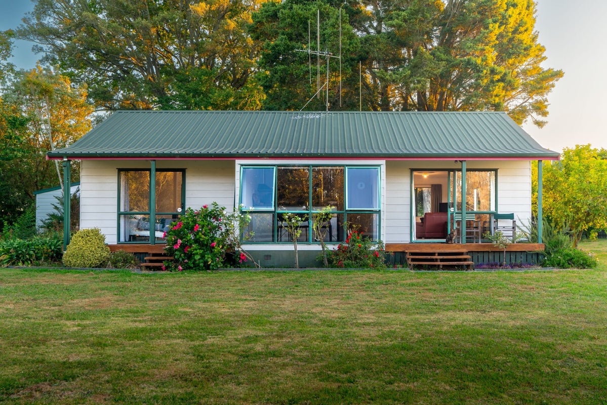 27 Lee Road, Burbush, Hamilton - Carousel 1