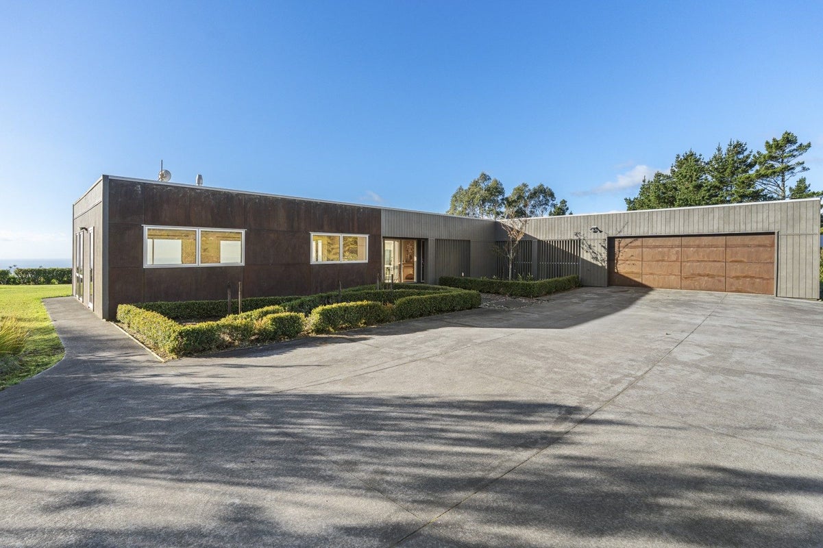 1089 Plymouth Road, Koru, New Plymouth - Carousel 1
