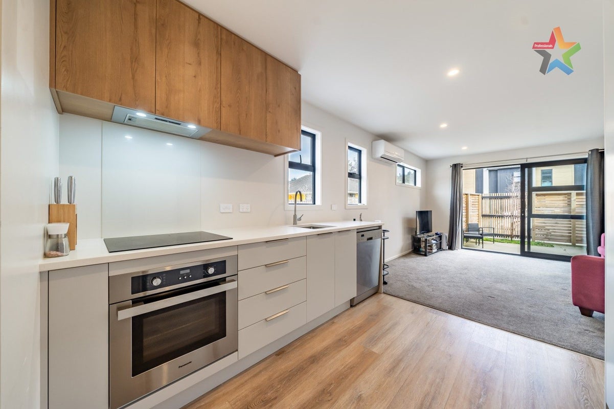 5/240 Stokes Valley Road, Stokes Valley, Lower Hutt - Carousel 1
