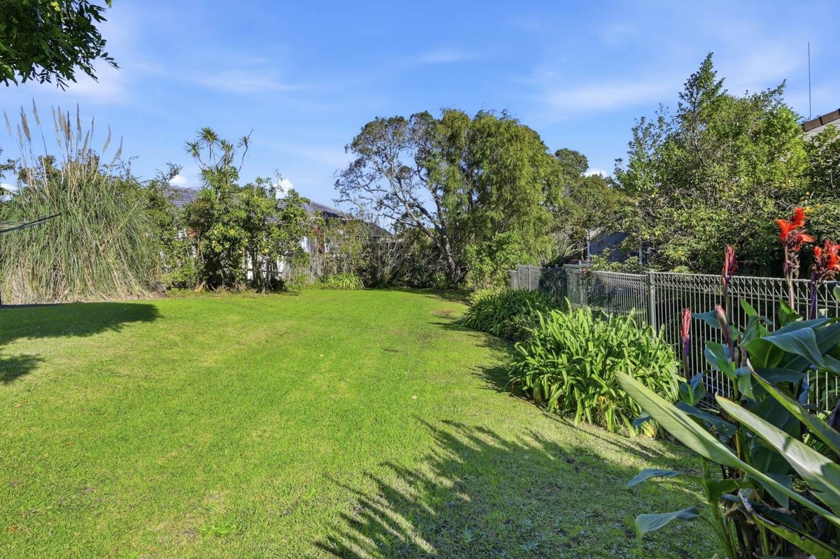 2/201 Lake Road, Belmont, Auckland - Carousel 42