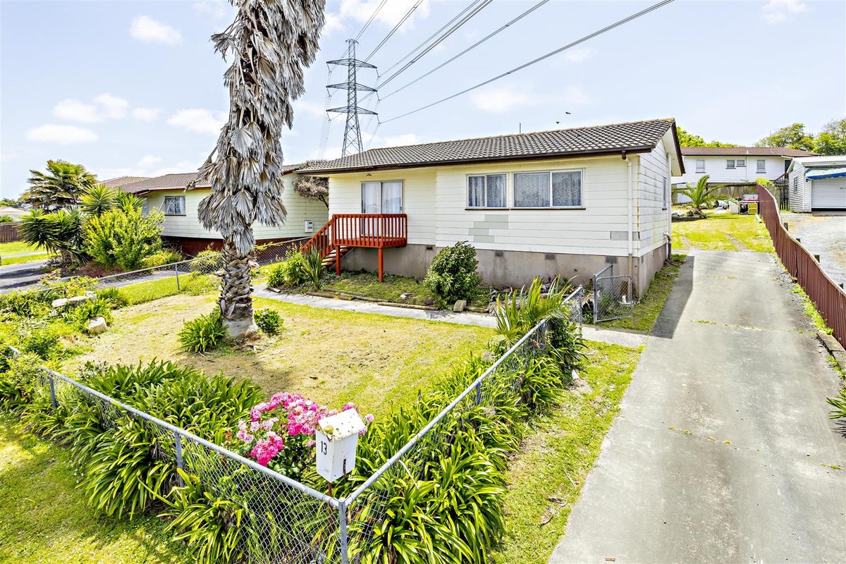 13 Palermo Place, Clover Park, Auckland - Carousel 1