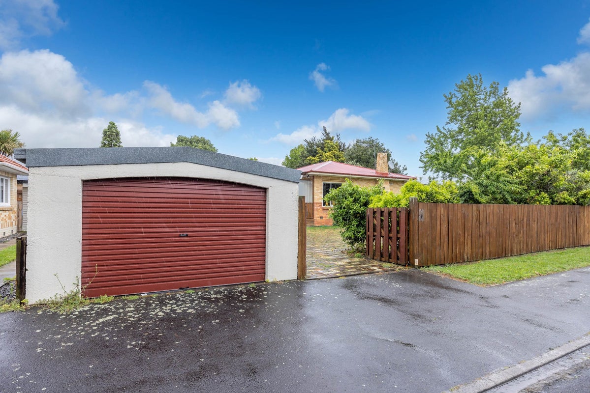 94 Galloway Street, Hamilton East, Hamilton - Carousel 19