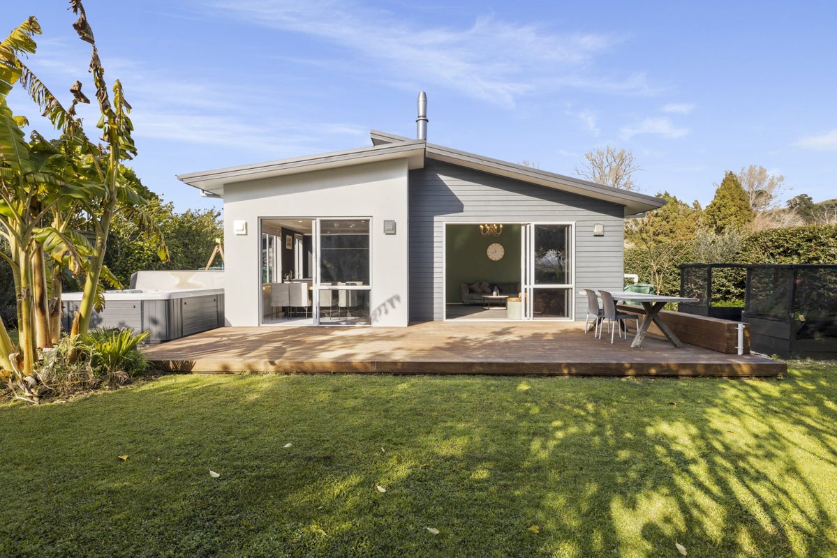 16 Eagle Street, Welcome Bay, Tauranga - Carousel 2