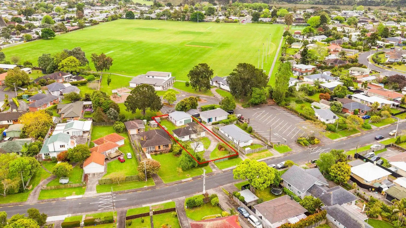 43 Neil Avenue, Te Atatu Peninsula, Auckland - Carousel 13