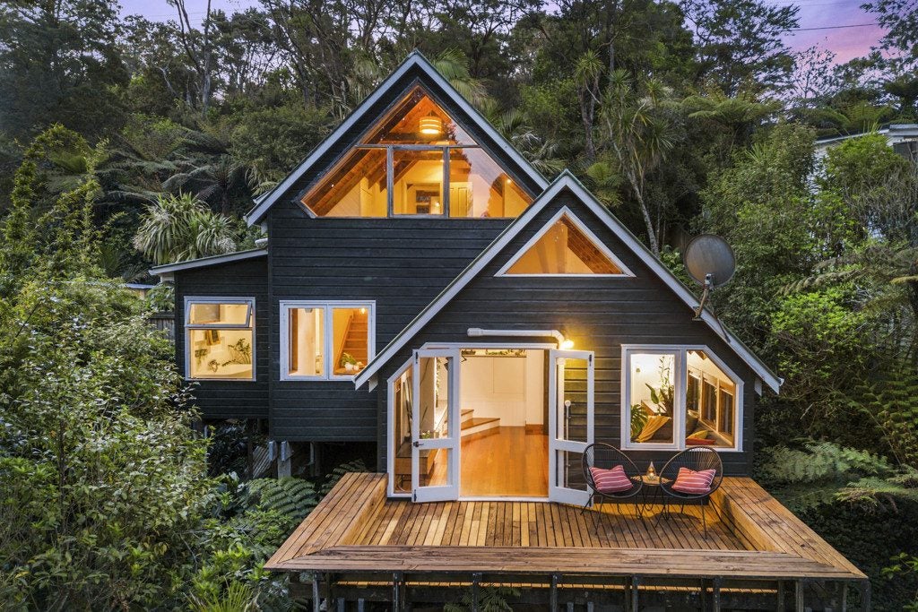71 Takahe Road, Titirangi, Auckland - Carousel 1