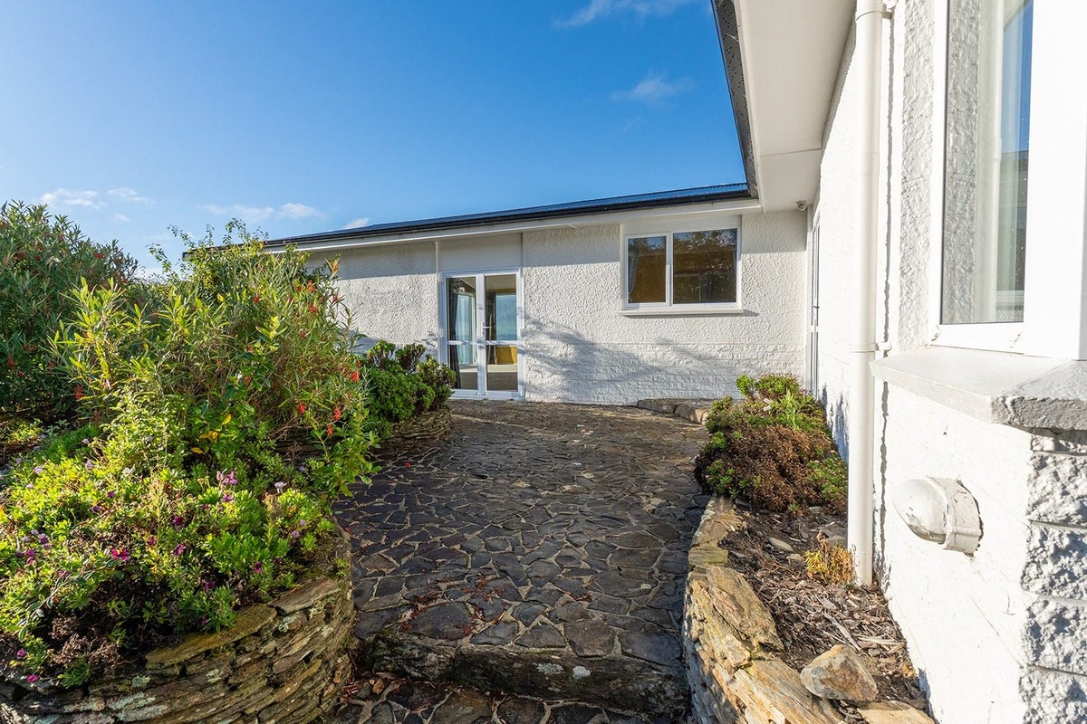 45 Aberdeen Road, Saint Clair, Dunedin - Carousel 22