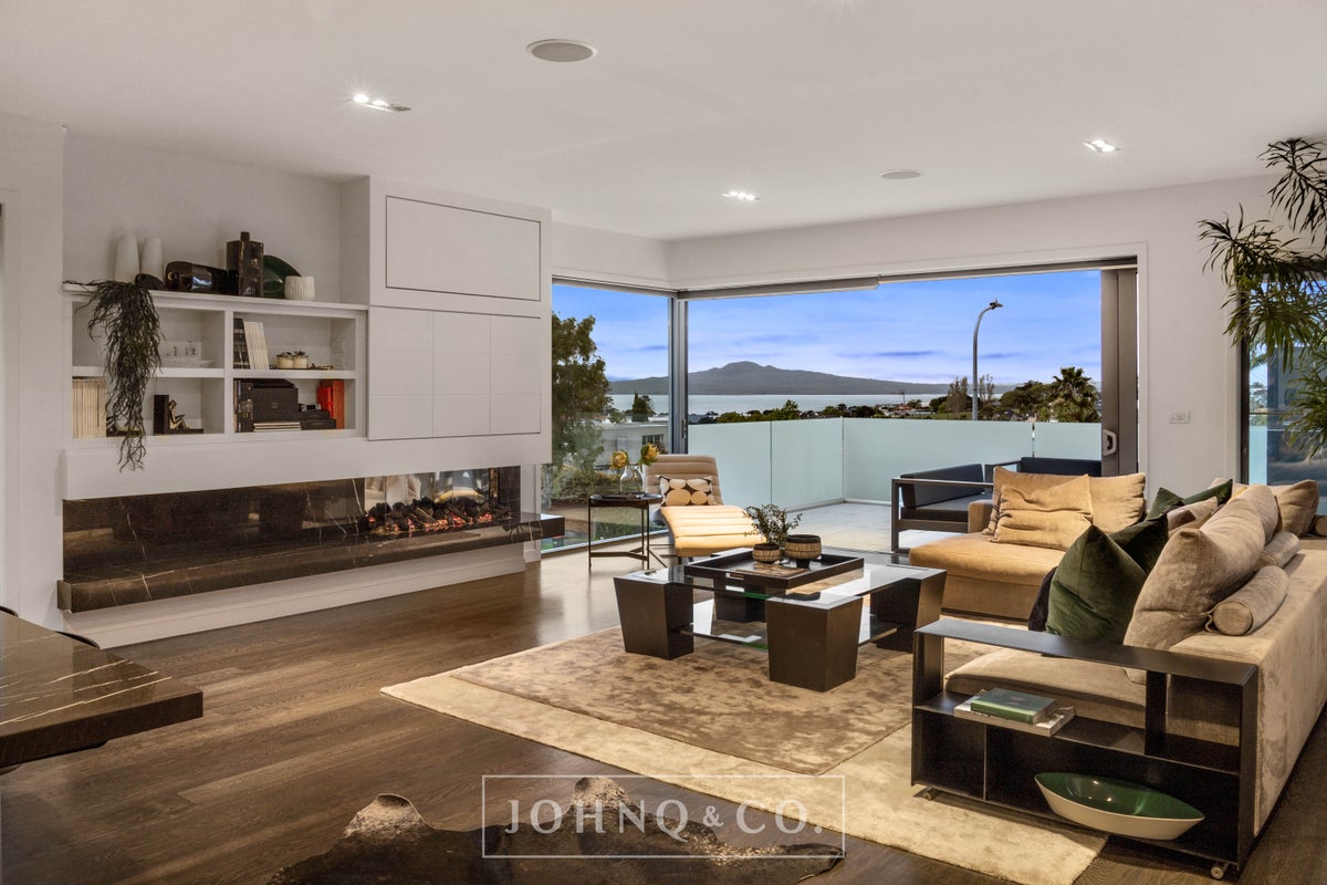 12B Kurahaupo Street, Orakei, Auckland - Carousel 1