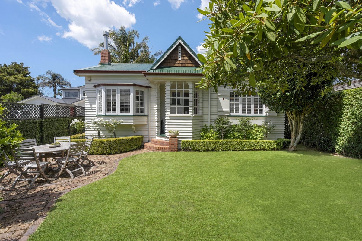 3 Rhodes Avenue, Mount Albert, Auckland - Carousel 1