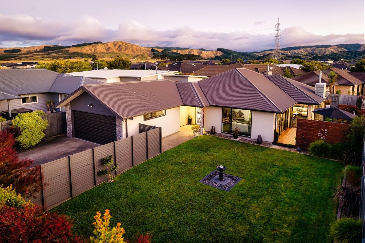 3 St Heliers Grove, Fitzherbert, Palmerston North - Carousel 1