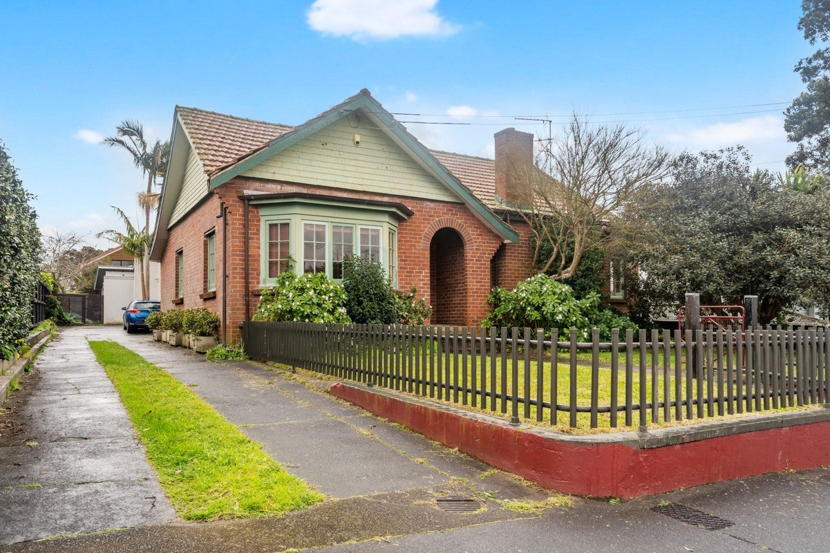 398 Point Chevalier Road, Point Chevalier, Auckland - Carousel 2