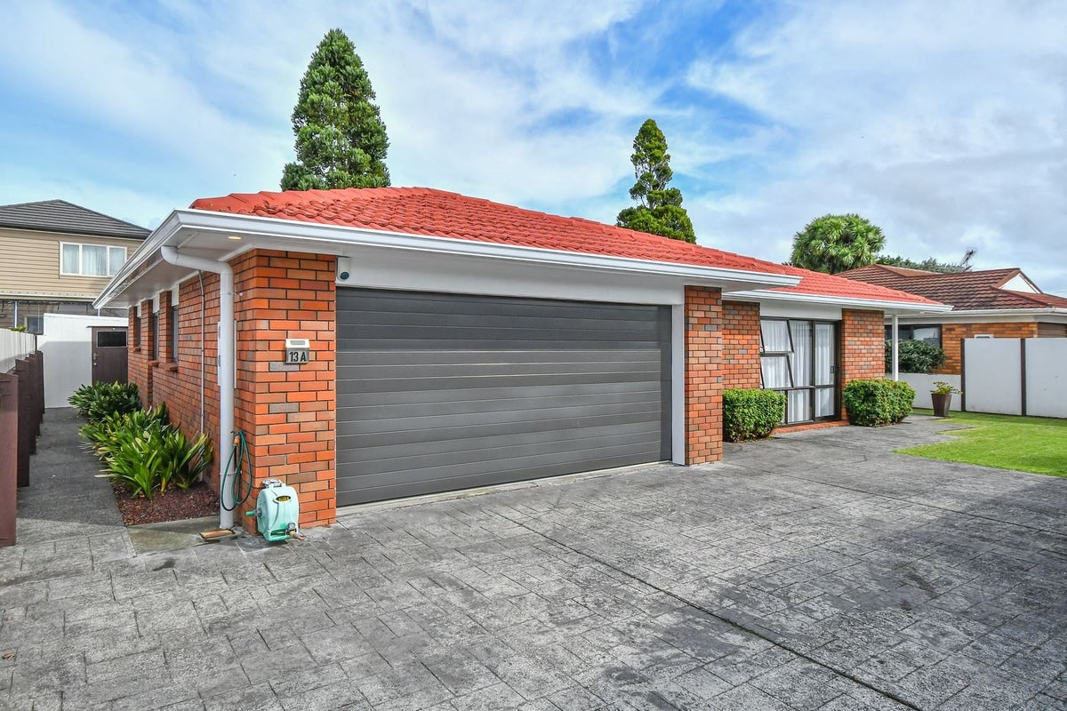 2/13 Maunu Road, Papatoetoe, Auckland - Carousel 1