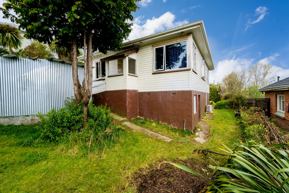 105 Riselaw Road, Calton Hill, Dunedin - Carousel 1