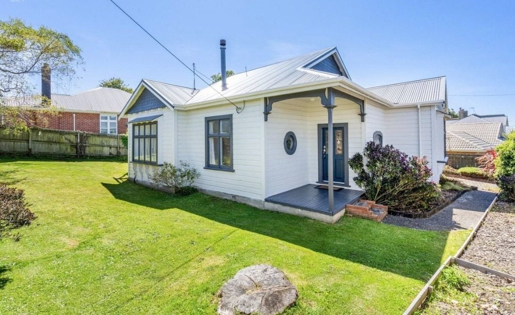 68 Rosebery Street, Belleknowes, Dunedin - Carousel 1