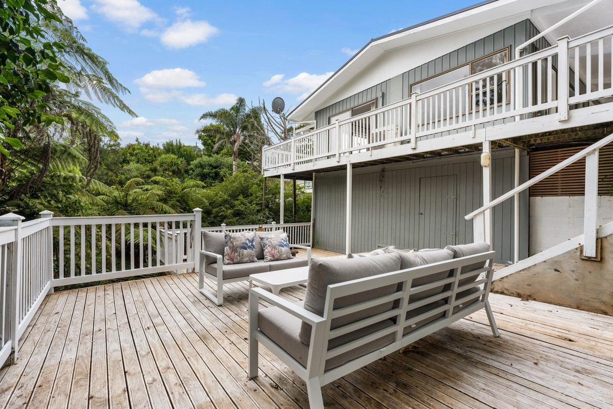990 East Coast Road, Northcross, Auckland - Carousel 2