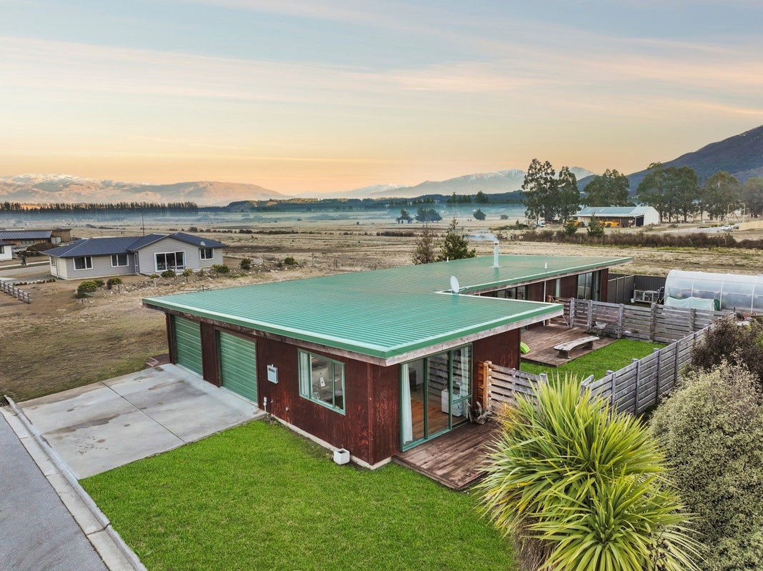 69 Nichol Street, Lake Hawea - Carousel 1