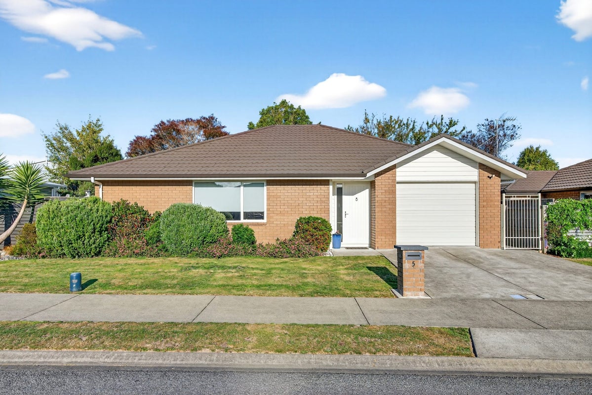 5 Tarata Grove, Lansdowne, Masterton - Carousel 1