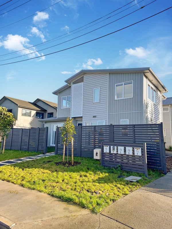 13A Teal Crescent, Beach Haven, Auckland - Carousel 1