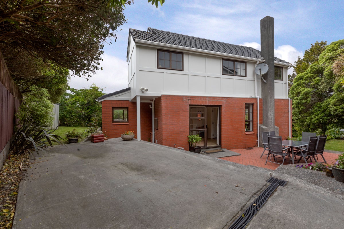 42 Halswater Drive, Churton Park, Wellington - Carousel 1