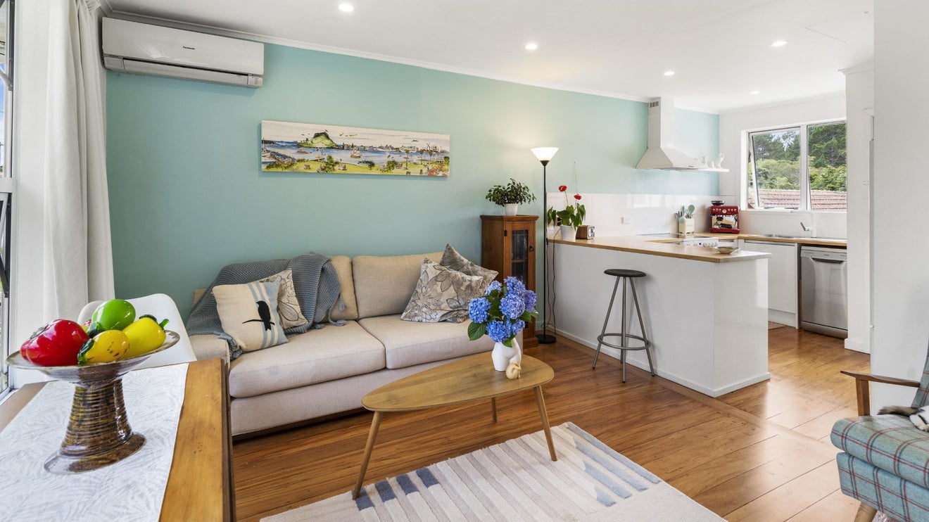 3 Novar Place, Point Chevalier, Auckland - Carousel 1