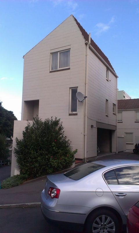 2 Stowe Hill, Thorndon, Wellington - Carousel 1