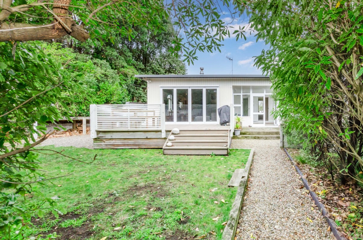 8 Ngaio Road, Raumati Beach, Paraparaumu - Carousel 1