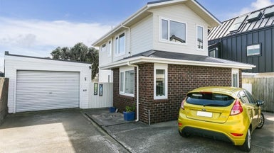 3/10 Lyall Parade, Lyall Bay, Wellington - Carousel 1