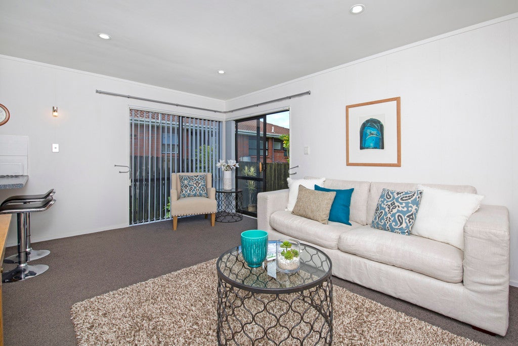 124 Botany Road, Botany Downs, Auckland - Carousel 26