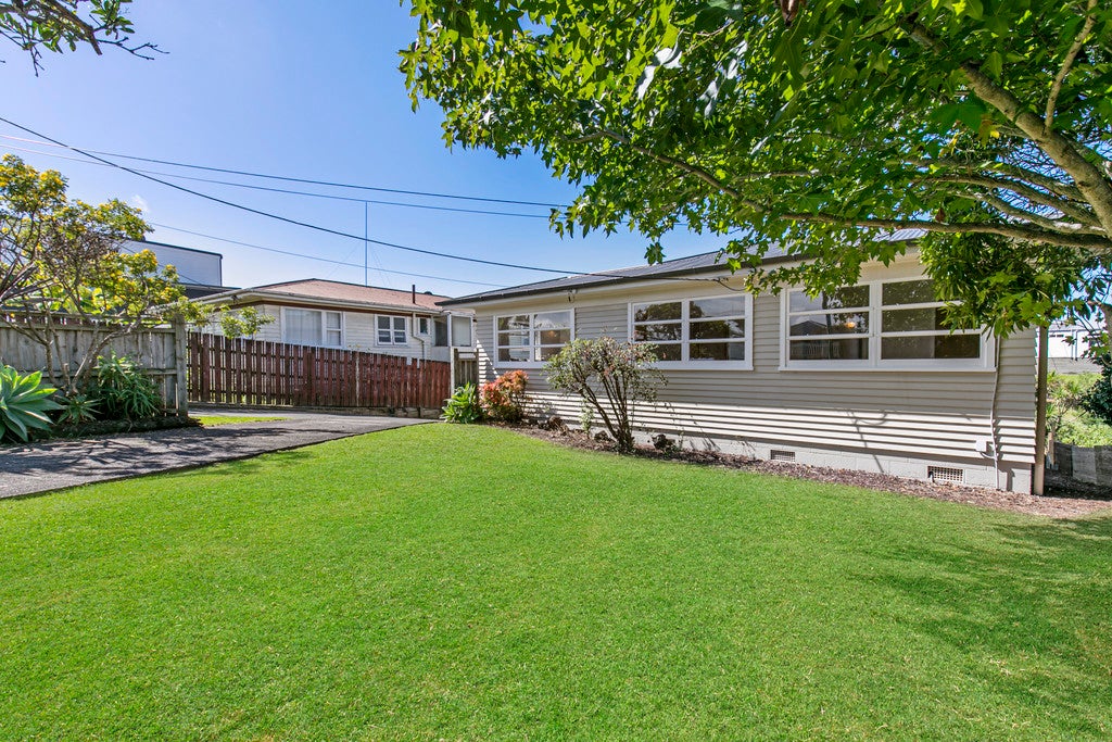 1/289 Rangatira Road, Beach Haven, Auckland - Carousel 1
