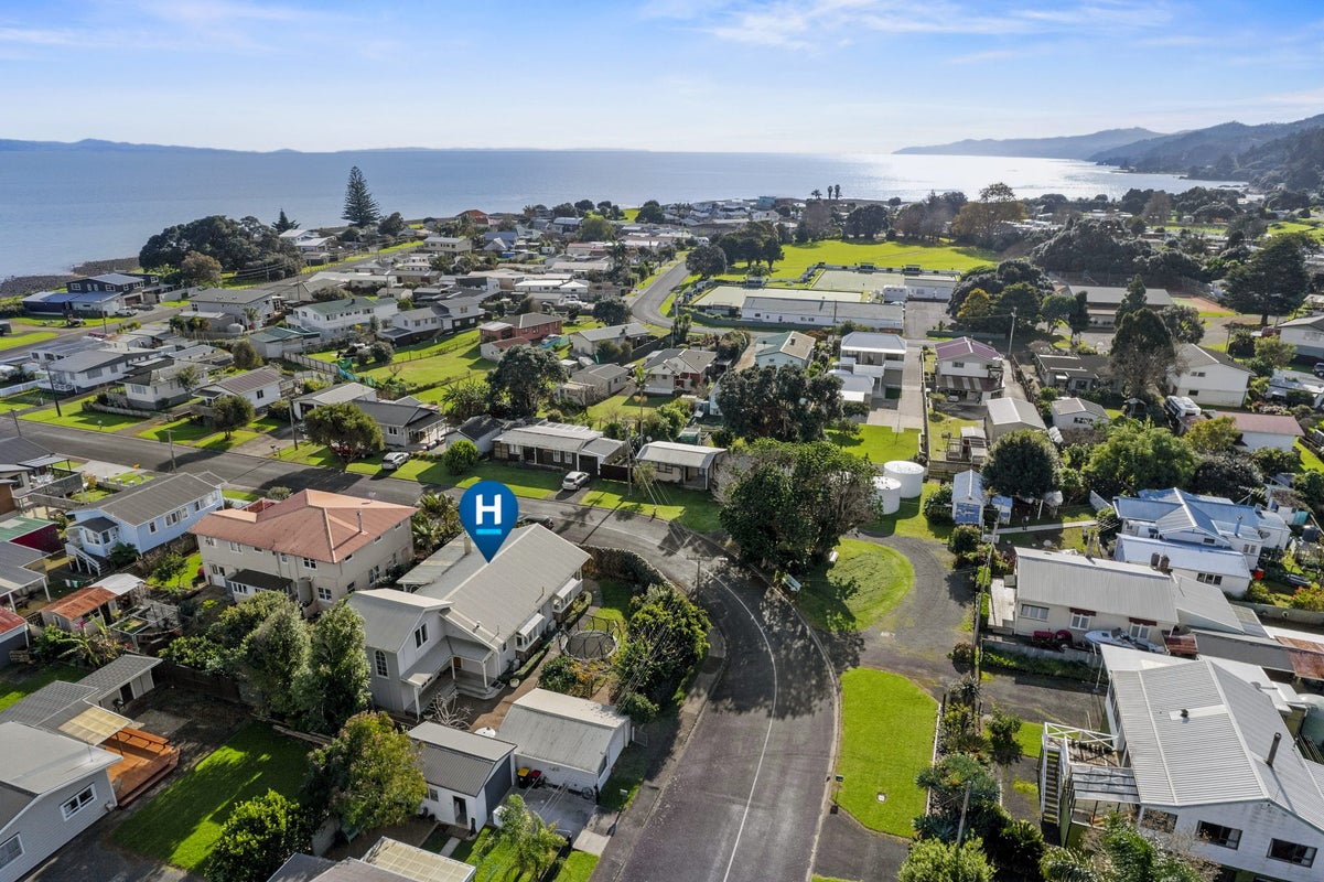1 Tatahi Street, Te Puru, Thames - Carousel 20