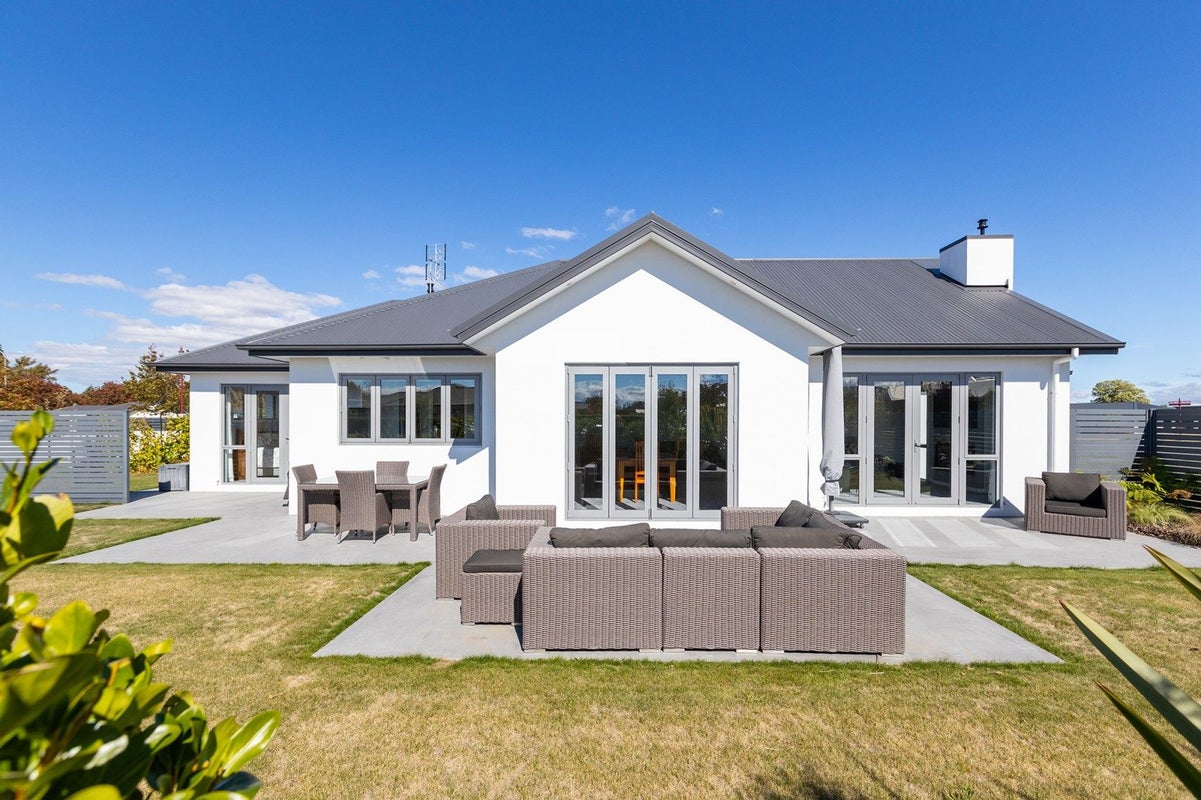 2B Cashmere Oaks Drive, Lansdowne, Masterton - Carousel 1