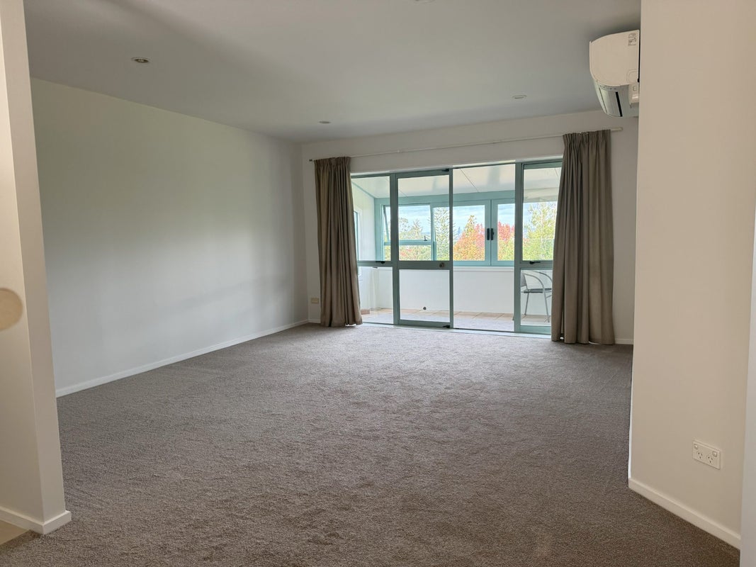 2/221F Sunset Road, Sunnynook, Auckland - Carousel 2