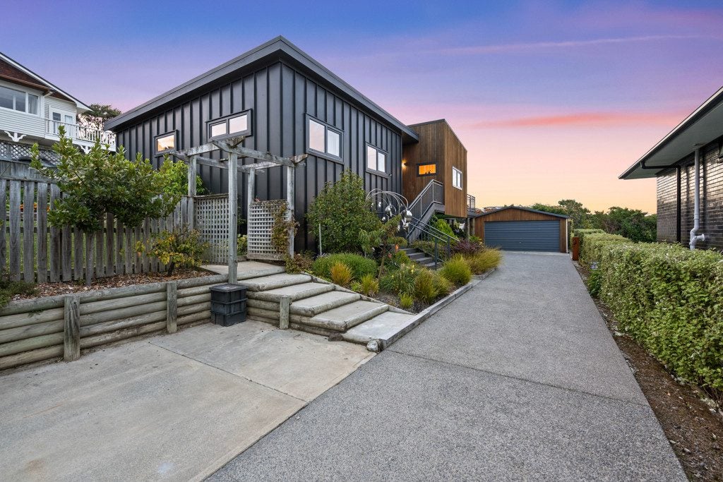 102 Moncks Spur Road, Redcliffs, Christchurch - Carousel 1