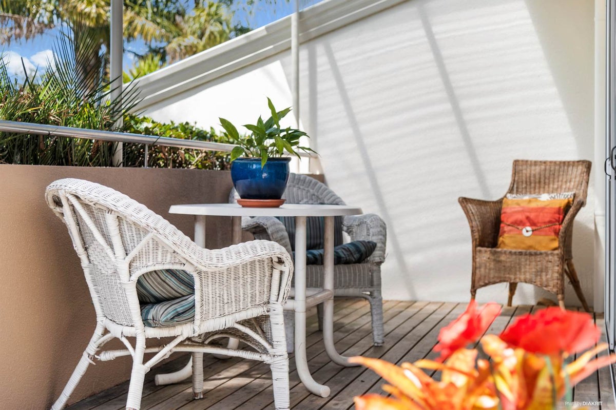 29 De Val Drive, Titirangi, Auckland - Carousel 2