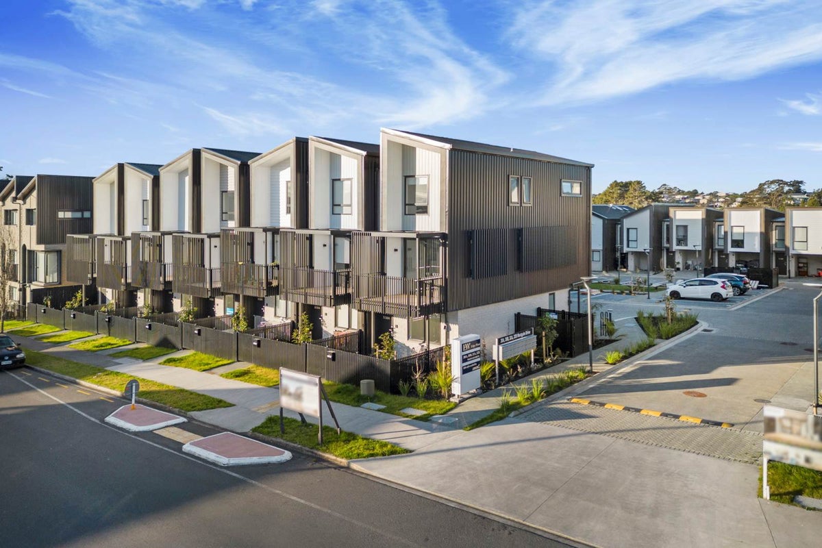 1/32A Westgate Drive, Westgate, Auckland - Carousel 1