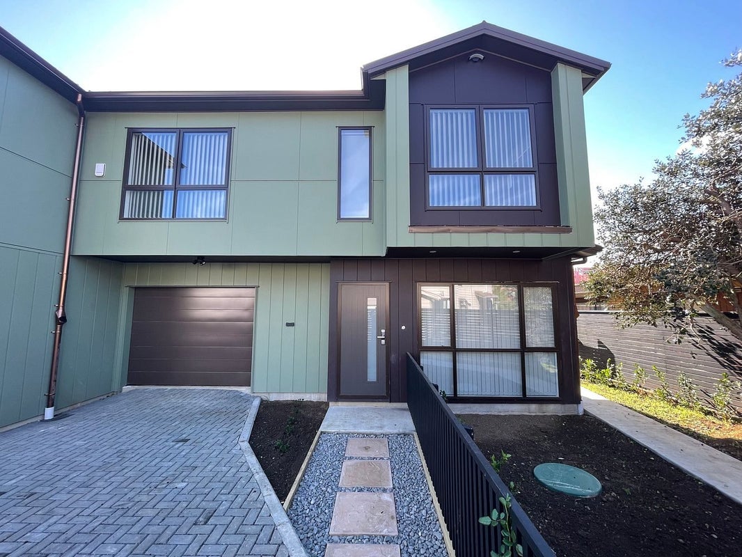 3 Mark Edward Drive, Half Moon Bay, Auckland - Carousel 1