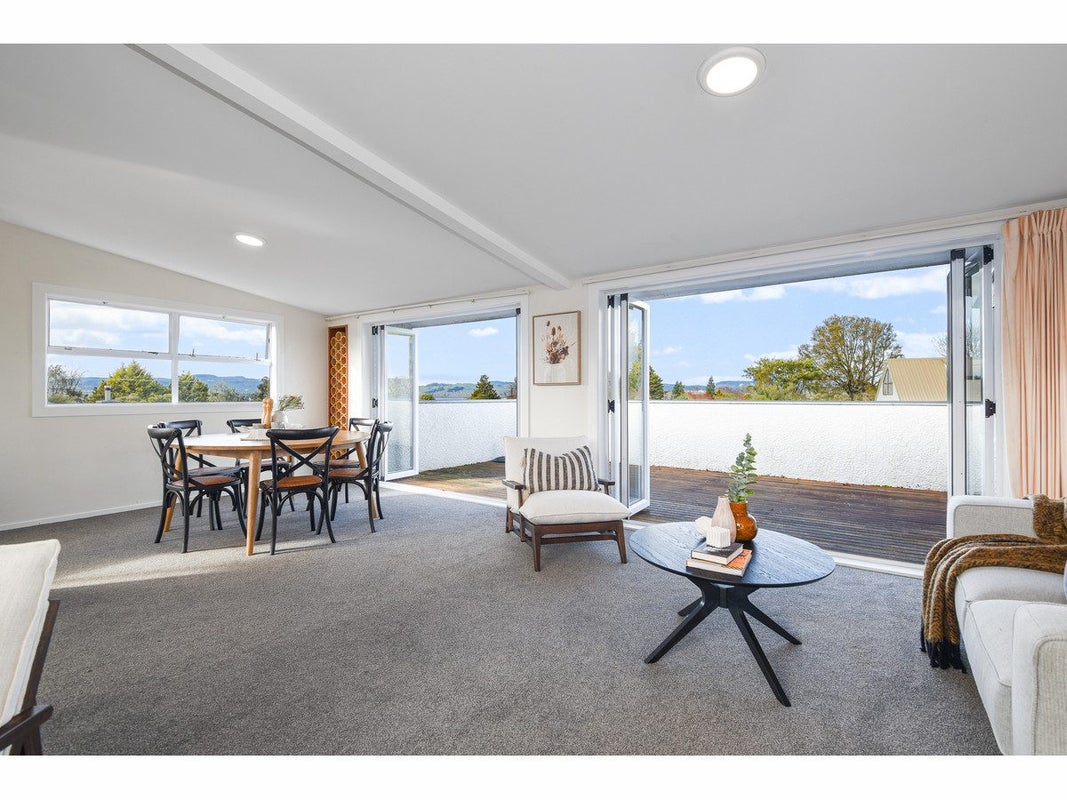 3 Tirita Street, Kawaha Point, Rotorua - Carousel 2