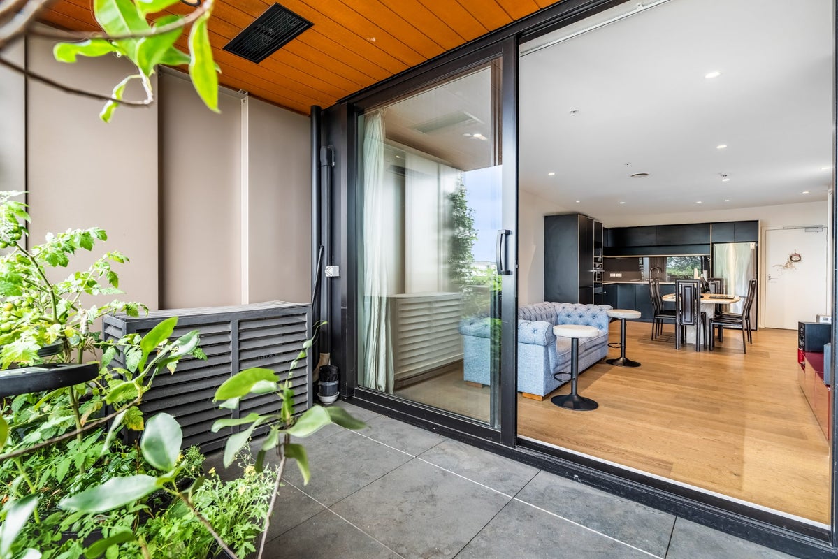 201/64 Victoria Street, Onehunga, Auckland - Carousel 1