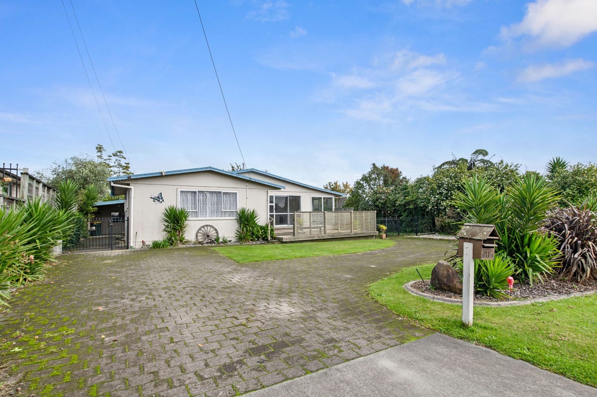 11 McKenzie Road, Owhata, Rotorua - Carousel 21