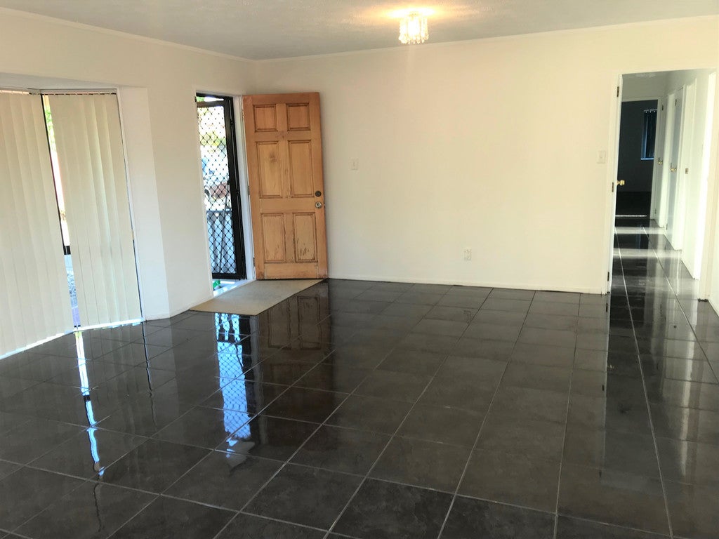 5 De Quincey Terrace, Highland Park, Auckland - Carousel 2