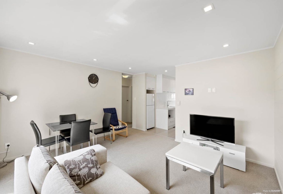 2/30 Don Croot Street, Western Springs, Auckland - Carousel 2